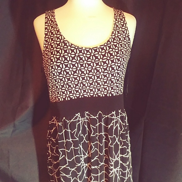 Dress - Picture 2 of 5